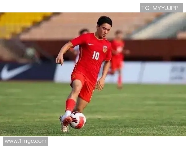 恩德里克的崛起之路：从青涩少年到足球新星的传奇故事